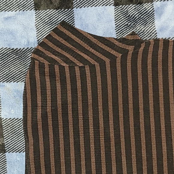 Vintage. Made in USA. Chico's Design. 5 % spandex. Women's v-neck size 0. - Picture 13 of 14